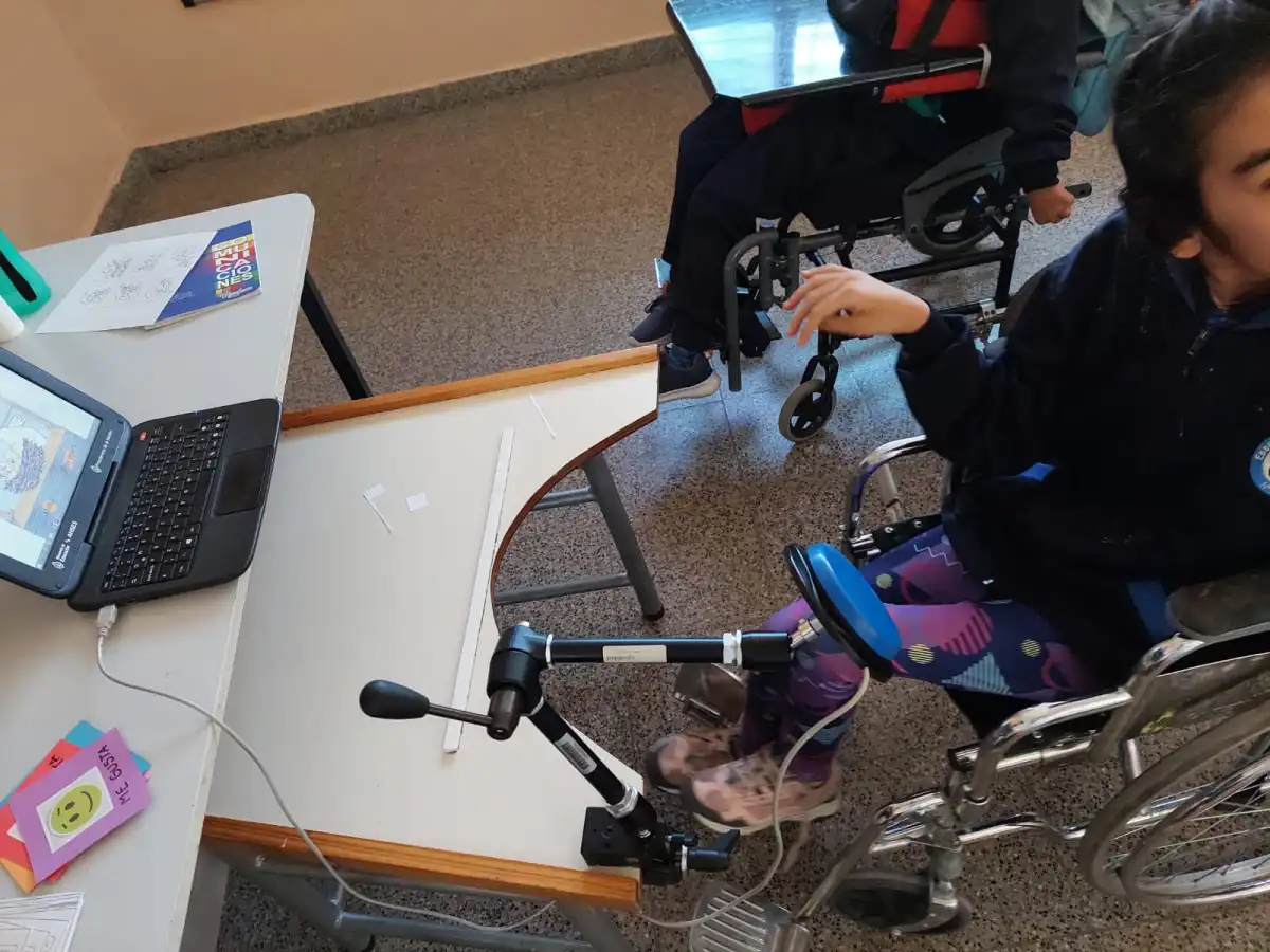 Alumnos mendocinos crearon dispositivos para que chicos con discapacidad logren autonomía